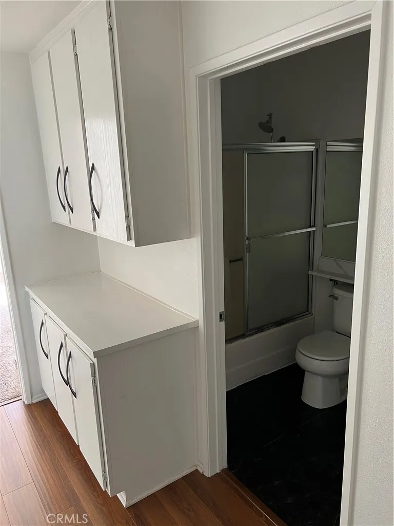 13331 Moorpark Street 110, Sherman Oaks, California 91423 home-pic-20